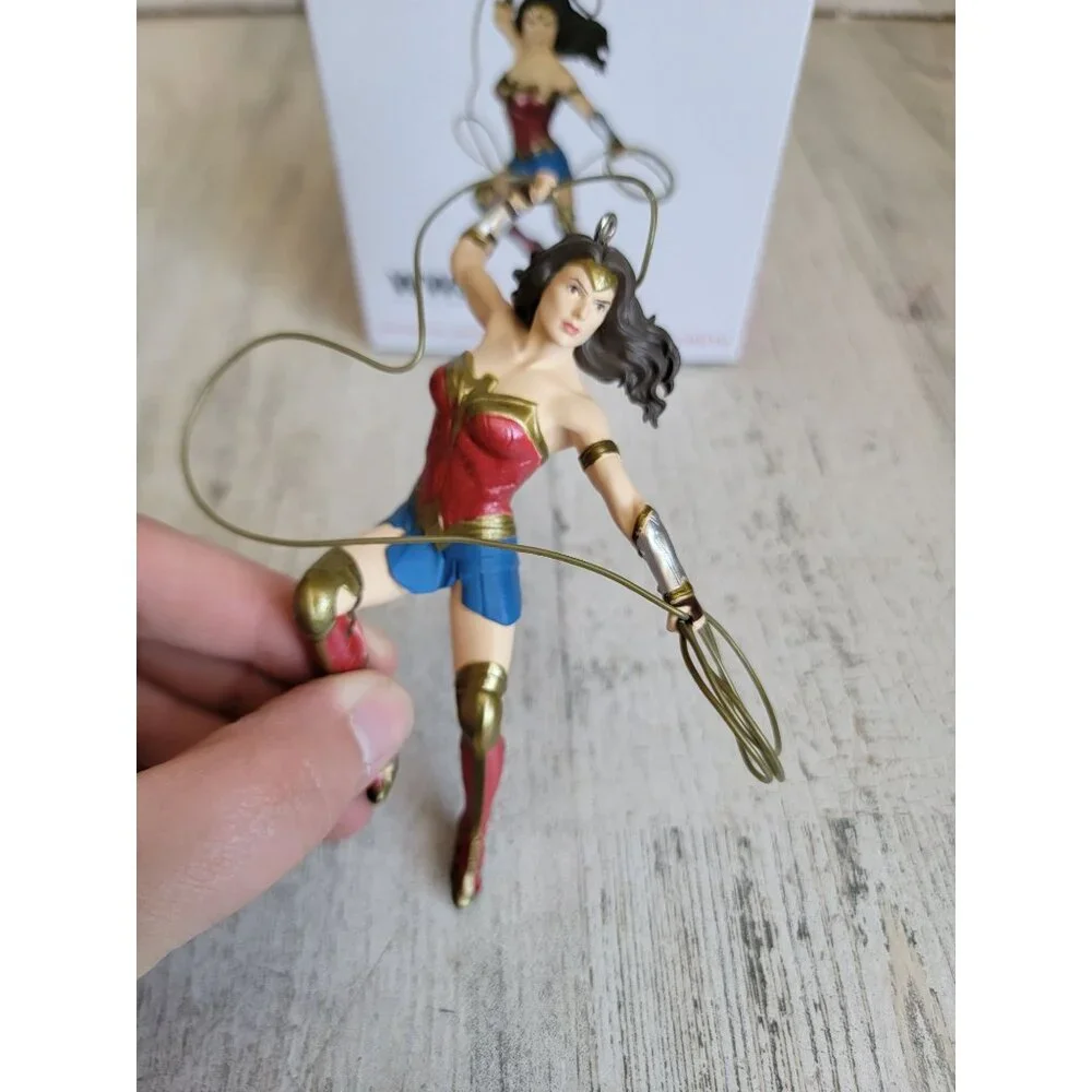 Hallmark Wonder Woman lasso of Truth ornament Xmas‎
